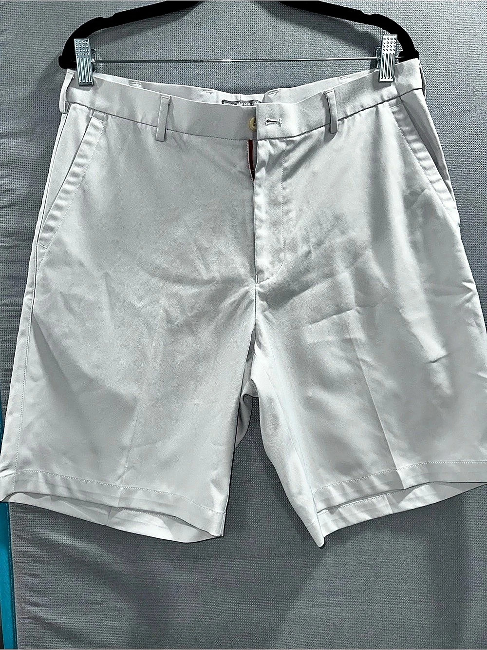 Peter Millar Men's Flat Front Shorts in gray Size 34 Like New